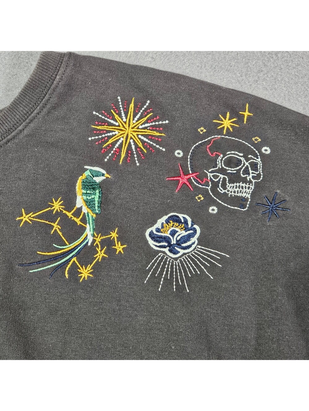 Torrid Size 2 2XL Gray Embroidered Skulls Crew Neck Sweater Super Soft Women - Picture 3 of 9